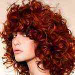 Kıvırcık kızıl saçlar için 5 harika saç modeli