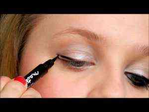 Kusursuz Eyeliner Nasıl Sürülür